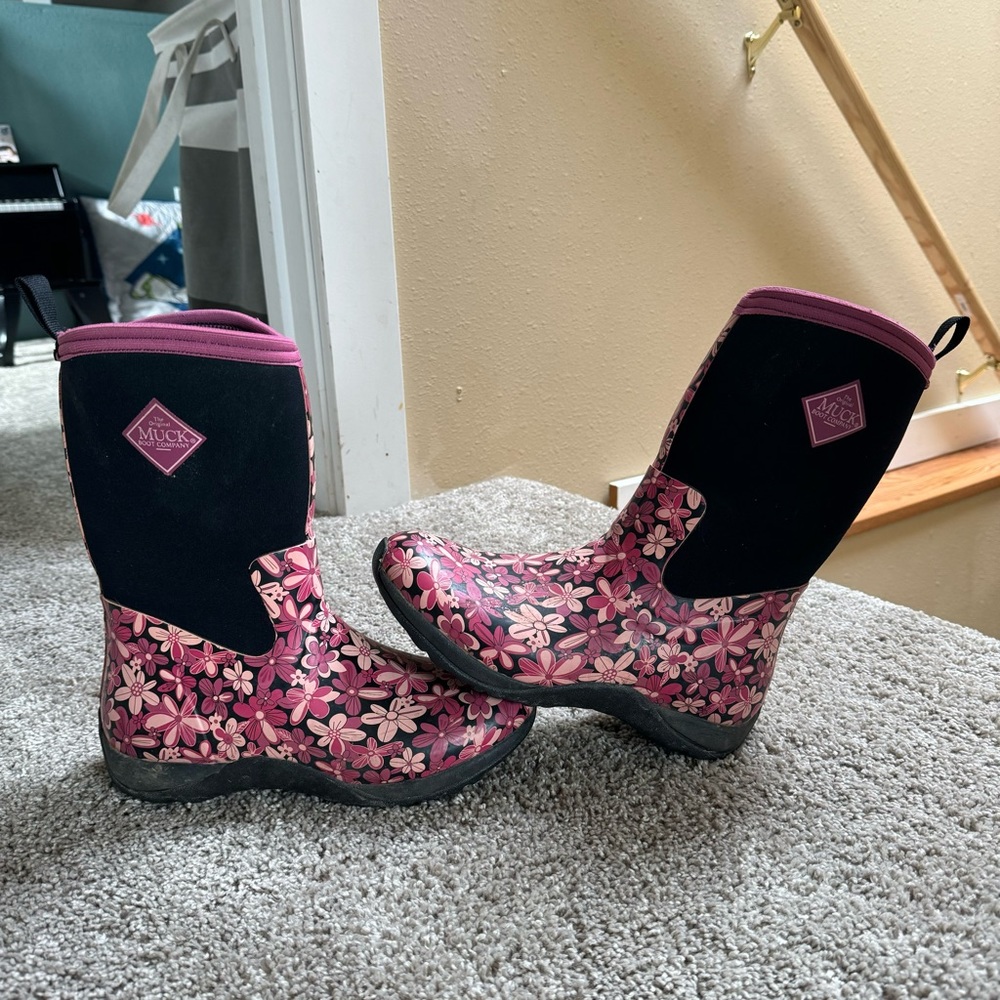 Woman’s Muck Boot size 7